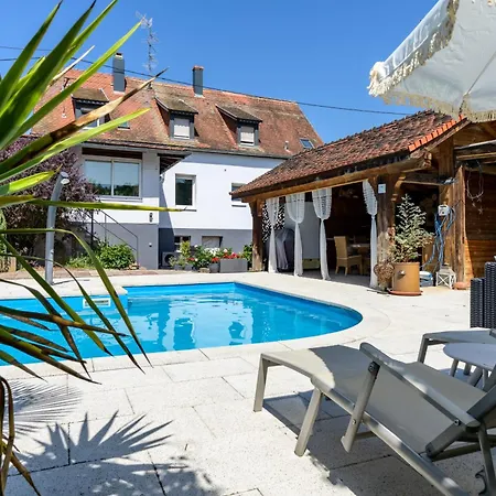 Chez Noelle - Piscine Bed & Breakfast