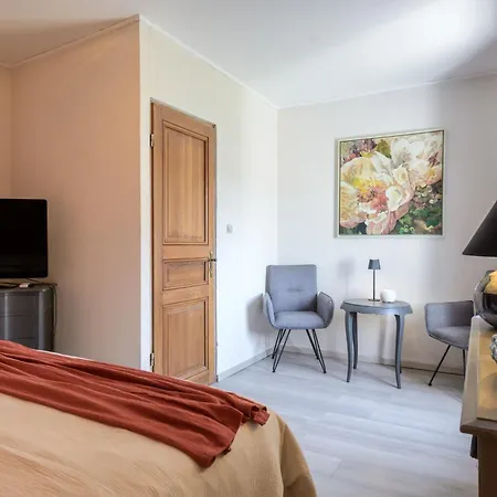 Chez Noelle - Piscine Bed & Breakfast 3*