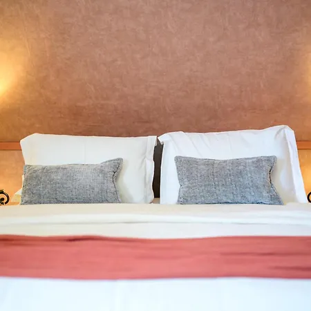 Chez Noelle - Piscine Bed & Breakfast