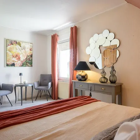 Chez Noelle - Piscine Bed & Breakfast 3*
